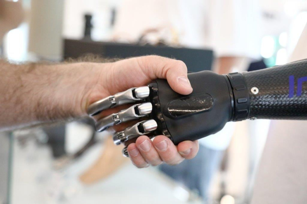 РБК: спрос на специалистов с навыками по ИИ в Сибири вырос на 60% за год