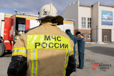 Спасатели Якутии эвакуировали 14 человек из зоны подтопления на реке Яна