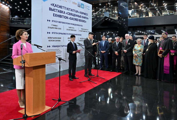 В Астану привезли копию Туринской плащаницы