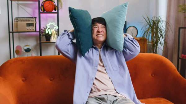 Как казахстанцам бороться с шумными соседями и их детьми