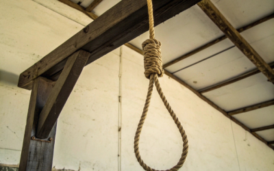 Жена убита, мужа нашли повешенным. Дети остались сиротами