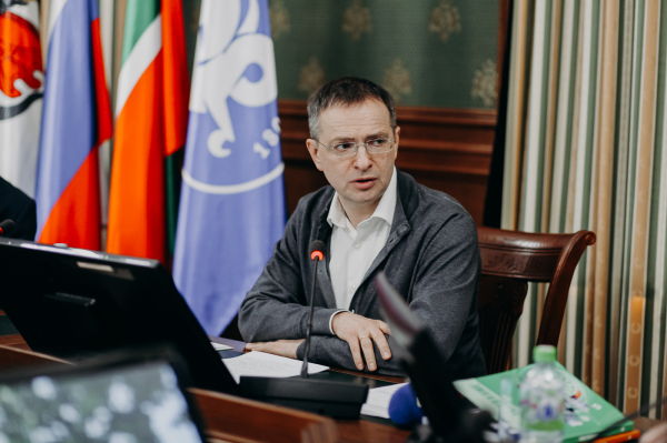 Мединский призвал родителей доверять учителям