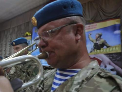 Псковские десантники провели уроки мужества для школьников Донецка