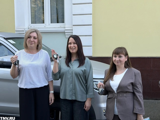 На ТНВ вручили автомобили победителям фотоконкурса «Всей семьей на выборы»