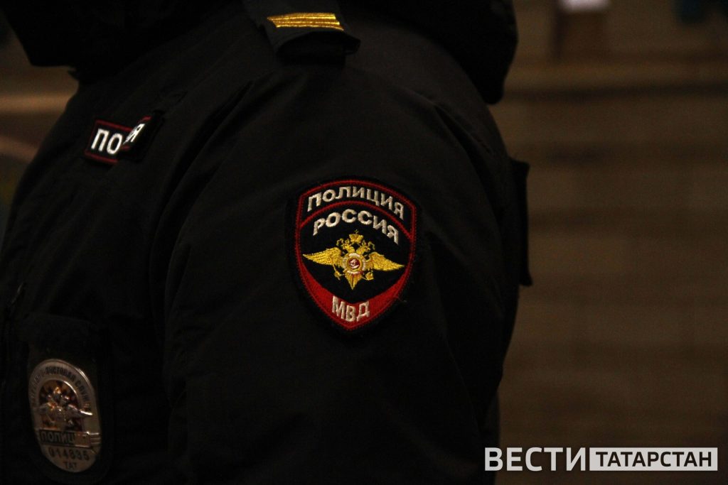 В Казани водитель легковушки врезался в стоявший на перекрестке мотоцикл