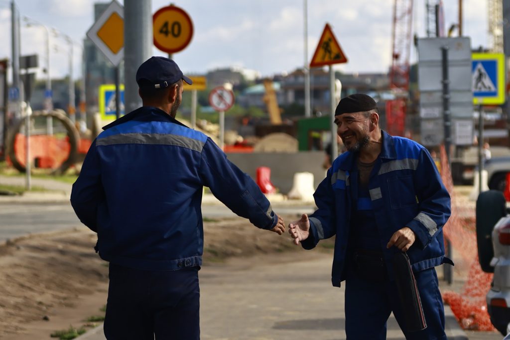 Доходы трудовых мигрантов начнут контролировать с октября