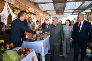 Минниханов отметил труд людей на выставке «Город мастеров»