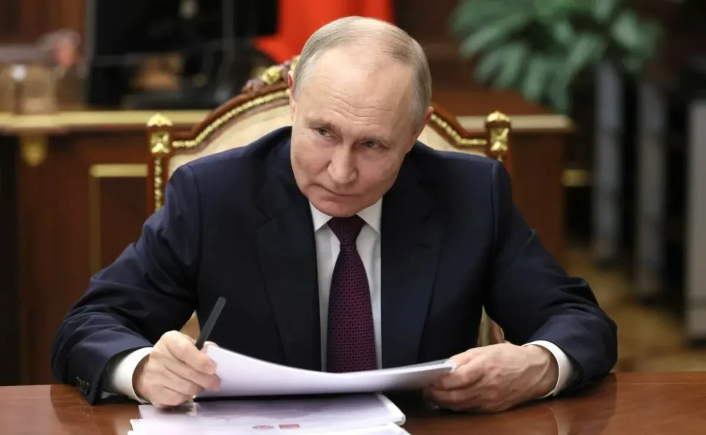На первое пленарное заседание Госдумы девятого созыва планируют пригласить Путина, Мишустина и Матвиенко