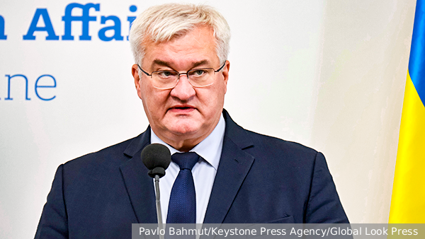 Глава МИД Украины пожаловался на систематические удары России по мостам в Киеве