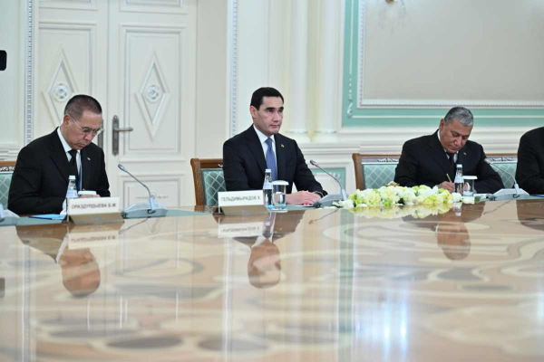 Токаев и Бердымухамедов обсудили расширение сотрудничества